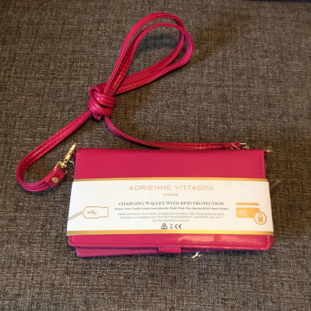 Adrienne Vittadini Charging Wallet w/RFID